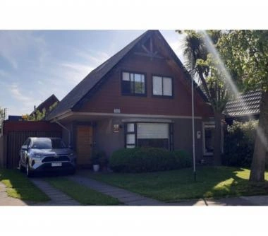 Excelente Casa esquina Villa Cataluña