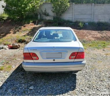 Mercedez Benz E240