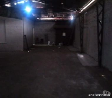 Amplio local comercial a pasos Metro Blanqueados