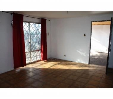 ARRENDAMOS casa a pasos del centro