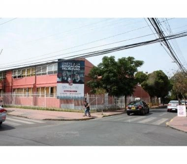 ARRENDAMOS local céntrico frente a liceo