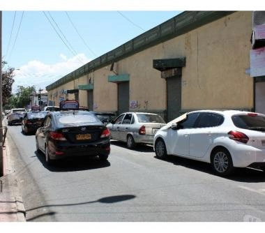 ARRENDAMOS locales amplios en el centro