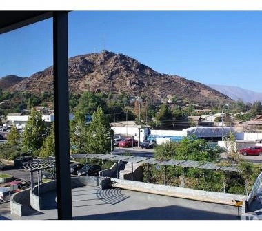 ARRENDAMOS Oficina amoblada en exclusivo Edificio