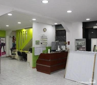ARRIENDO AMPLIO LOCAL COMERCIAL, 180 M2, METRO SANTA LUCIA