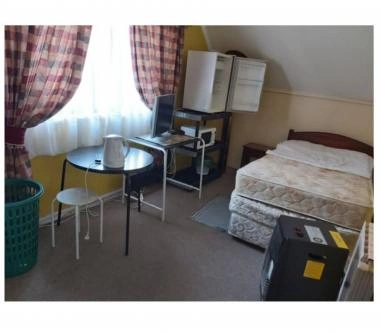 Habitación, baño, cocina gastos comunes incluidos