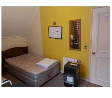 Habitación Independient baño cocina amoblada, gastos comunes