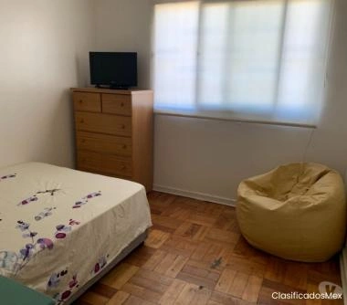 Pieza con baño privado ( solo mujeres)