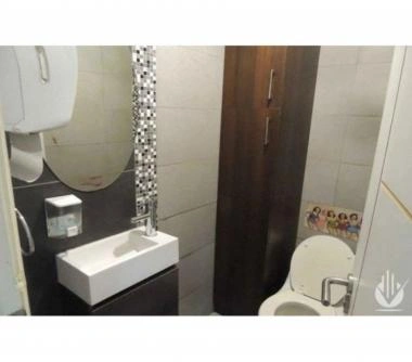 Se arrienda AMPLIA oficina a solo pasos del metro