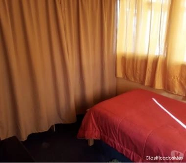 SE ARRIENDA PIEZA AMOBLADA