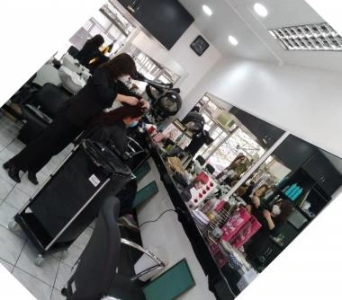 SE VENDE DERECHO LLAVES DE PELUQUERIA