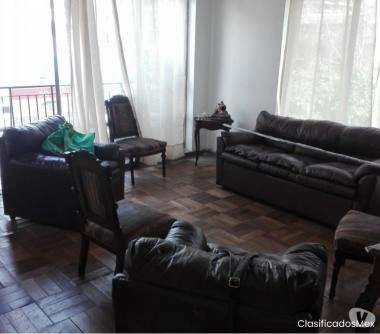 Se vende propiedad de 2 pisos con factibilidad comercial.