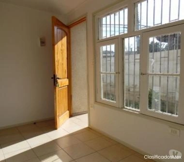 Selmann Arrienda casa en sector El Sol, amplio terreno.