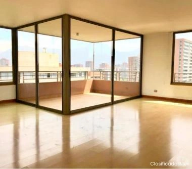 VENTA: Amplio departamento en calle Noruega, Las Condes.
